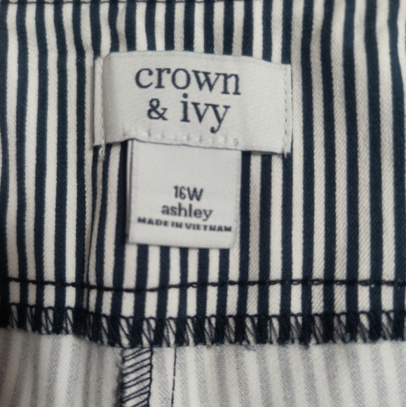 New Striped Blue-White Shorts / Size 16 - Picture 4 of 8